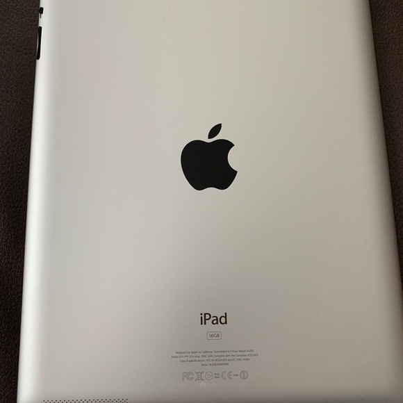 *SOLD*.   Apple iPad 16GB - Picture 4 of 5